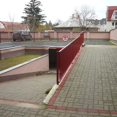 Lux Apartmanok Hajdúszoboszló Exteriör bild