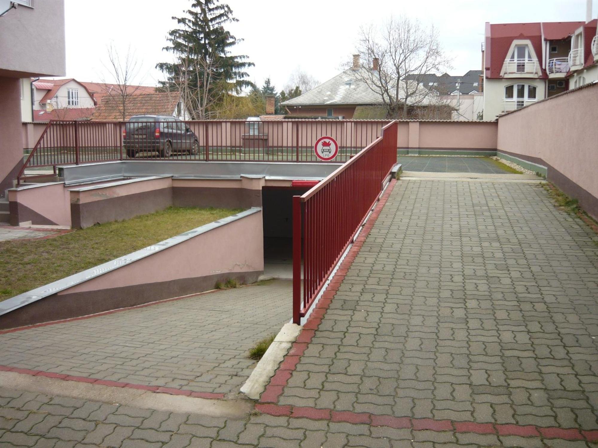 Lux Apartmanok Hajdúszoboszló Exteriör bild